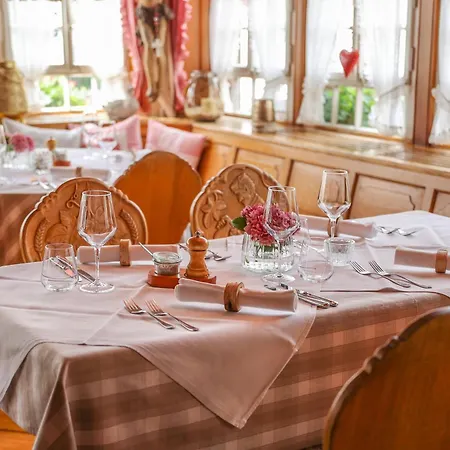 فندق Hotel-gasthaus Goldener Engel غلوترال