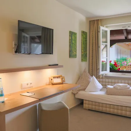 فندق Hotel-gasthaus Goldener Engel غلوترال