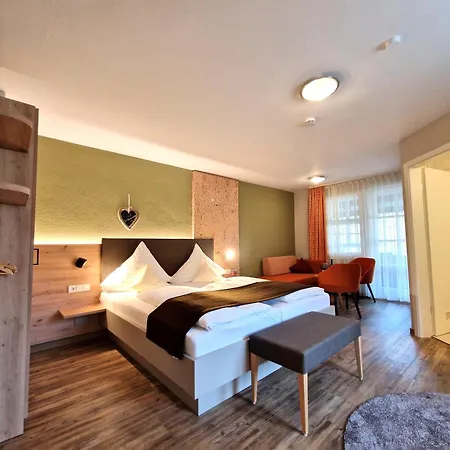 Hotel-gasthaus Goldener Engel ホテル グロッタータール