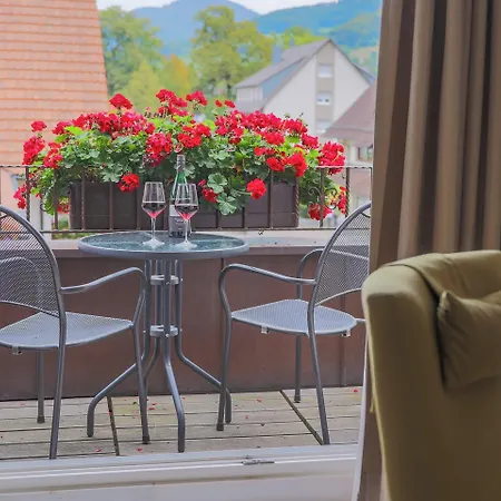 Hotel-gasthaus Goldener Engel Szálloda Glottertal