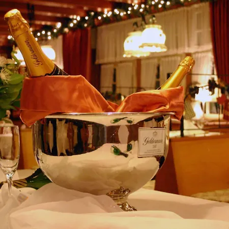 Hotel-gasthaus Goldener Engel グロッタータール